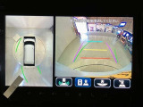 パノラミックビューモニター付きです。車両を上から見たような映像をディスプレイオーディオ画面に表示。運転席からの目視だけでは見にくい、車両周辺の状況をリアルタイムでしっかり確認できます。