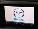 【マツダコネクトナビ】車内の雰囲気にマッチした一体型タイプのナビ。各種車輌設定やBluetooth再生等、様々な機能が楽しめます。直感的なダイヤル操作が可能で、使い勝手も良好です。