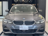【キドニーグリル】BMWの代名詞。一目見ただけでBMWであると認識できる確固たるアイコンとして存在感を放ちます。キドニーグリルは80年以上続く伝統の形でございます。変わらないこだわりのデザインです