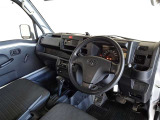 視界良好、操作しやすい運転席です。