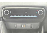 お好きな温度に設定すれば自動的に温度を調節、車内を快適空間に仕上げてくれます。