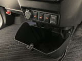 当店ではトヨタauショップ併設しております。お車と一緒にau携帯の機種変更も可能です♪また、自動車保険も取り扱っております。車の支払いと自動車保険の支払いをまとめてお支払い可能なプランもあります♪