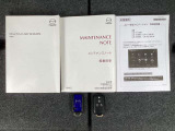 キーを携帯していればリクエストスイッチを押すだけでドアの開錠・施錠が可能です。しかもキーを差し込むことなくエンジンの始動・停止も可能です。取扱説明書・メンテナンスノートが揃っていますので安心です。