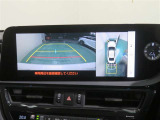 パノラミックビューモニター搭載。カメラで車両周囲の状況を映し出すため、狭い場所での駐車などに役立ちます。