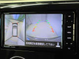 アラウンドビューモニター付きです。車両を上から見たような映像をナビゲーション画面に表示。運転席からの目視だけでは見にくい、車両周辺の状況をリアルタイムでしっかり確認できます。