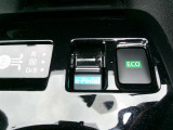 e-ペダルスイッチです。ONにするとアクセルワンペダルで加減速ができるのでペダルの踏み替えなく運転ができます。