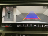クルマを上空から眺めるような映像と合わせて車両後方の映像を確認できるので夜間駐車も、より安全に駐車する事が可能です。