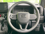 インテリアに合わせたデザインのステアリングは、運転される方のことも考え、運転しやすい形状、大きさです。是非一度、実際に触ってお確かめください。
