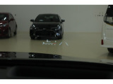 カラーヘッドアップディスプレイ付き。少ない視線移動で情報を確認できるので、運転の疲労軽減に繋がりますよ♪