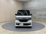 お車購入のポイントとなるフロントマスクです!シャープな目つきが印象的なデザインのヘッドランプです。