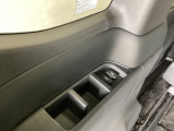 指定工場併設で末永く品質を保ちます。12ヶ月点検や車検はもちろんのこと、国家資格整備士によるお車のアドバイスも致します。