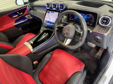 メルセデスのシートは、少し硬めに出来ておりますので、長時間の運転でも疲れにくく、安全にドライビングをお楽しみ頂けます