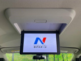 【後席モニター】家族や友人とお出かけする機会が多い方に大人気の後席モニターを装備!見やすい位置に画面がありテレビやDVDの視聴も快適!友達もお子様も、後席にしか乗らなくなるかも??