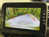 【バックカメラ】駐車時に後方がリアルタイム映像で確認できます。大型商業施設や立体駐車場での駐車時や、夜間のバック時に大活躍!運転スキルに関わらず、今や必須となった装備のひとつです!