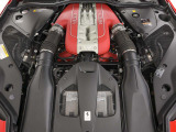 6.5L・V12自然吸気エンジンをフロントに搭載しております。