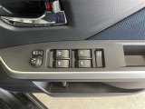 パワーウィンドウスイッチで運転席から全席の窓の開閉ができます♪