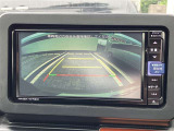 【バックモニター】バックカメラが装着されています。車庫入れが苦手な方もこれがあれば安心ですね