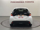 一体的に造形されたウィンドウとコンビネーションランプが特徴的なデザイン!後ろからでもヤリスとはっきりわかります!