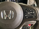 ハンドルにHondaセンシング系のクルーズコントロールやレーンキープアシストなどのスイッチが装備されています。ハンドルから手を離さず安全に操作できます。