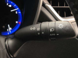 ライトスイッチです。「AUTO」にすると外の明るさに応じてスモールライト・ヘッドライトが自動でON・OFFします。夕暮れ時や屋内駐車場、トンネルなどに便利です。フォグランプもON・OFFできます。