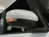【ウインカーミラー】方向指示器をミラーのランプに点灯。対向車への視認性を高め、安心安全な方向転換をサポートします♪