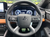 【純正革巻きステアリング】上質な革を使用することで、手にしっかり馴染みとても運転しやすいハンドルです♪