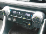 運転席と助手席にシートヒーターが付いています☆