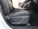 パワーシート搭載。微妙な調整が手軽にでき、ピッタリなポジションで運転することが可能です。