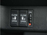 ◆両側電動スライドドア◆狭い駐車場でも乗り降りが楽々♪お子様が隣の車にドアを当ててしまう心配もございません!小さなお子様連れの方もこれで安心。