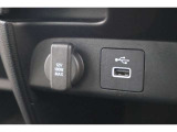 USBオーディオ用ソケットがついていますので携帯電話などを接続すれば音楽等の再生が可能です!