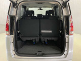 【デュアルバックドア】大きくも開く!小さくも開く!選べる2つの開閉★駐車場等で後ろのクルマを気にすることなくラゲッジルームに荷物を積み込めます!