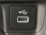 【USBポート】USBポートも装備されています♪スマートフォンのオーディオに連携も可能です。今や欠かせない装備の一つです!