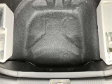 荷室の下にも大きな収納スペースがあります