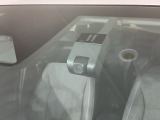 【ホンダセンシング】 「ミリ波レーダー」と「単眼カメラ」の異なる特性を持つ2つのセンサーなどにより、安心・快適な運転を支援します。ドライブレコーダー付きで、万が一の場合でも安心です。