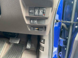 パワースライドドア装備でドアの開閉もスイッチ一つでとても簡単です。スライドドアは坂道では大人でも重くなる事があるので老若男女問わず人気の装備ですよ。