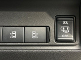 【両側パワースライドドア】スマートキーや運転席のスイッチで後席両側スライドドアの開閉が可能♪電動だから力を入れてドアを開ける必要が無く、小さなお子様でも簡単に開け閉めでき快適です♪
