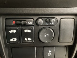 リアドアは乗り降りに便利な両側電動スライドドアです。また運転席に座っていながらスイッチ操作で自在にスライドドアを開け閉めできます。