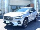 2025年1月登録のボルボXC60ウルトラB5AWDで、最新鋭のハイブリッドカーです。ボディーカラーはシルバードーンメタリックで、シートは美しいブロンドです。様々なセーフティー機能を装備します。