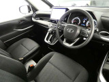 見通しのよいすっきりとした視界で、誰でも運転しやすいです。運転のしやすさは疲れにくさにも繋がりますよ♪
