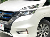 【LEDヘッドライト】悪天候や夜間走行時も良好な視界を確保し安心して運転できる高輝度LEDヘッドライトを装備!点灯速度が早く、消費電力も抑えられています。