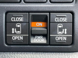 【両側パワースライドドア】スマートキーや運転席のスイッチで後席両側スライドドアの開閉が可能♪電動だから力を入れてドアを開ける必要が無く、小さなお子様でも簡単に開け閉めでき快適です♪