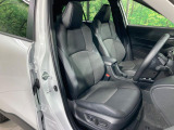 運転席シート廻りは使用感も少なく、良好な状態となっています。前オーナー様が丁寧に使っていたことがよくわかりますね。