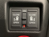 【両側パワースライドドア】両側がパワースライドドアになっており、運転席のスイッチやスマートキーでも開閉が可能です!開口部も広いので乗り降りも楽々♪