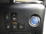 オートマチックハイビームとは、先行車や対向車のライトを認識し、ハイビームとロービームを自動で切り替える機能です。夜道の視界を確保します。詳細は販売店スタッフまでおたずねください。