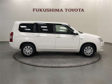 【まるごとクリーニング】シートを取り外し、車内を徹底洗浄。隅々まで丁寧に仕上げています。