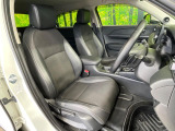 運転席まわりには十分なスペースがあり、大柄な方でもゆったり運転していただける環境です。