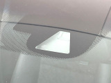 【ホンダセンシング】走行中に前方の車両等を認識し、衝突しそうな時は警報とブレーキで衝突回避と被害軽減をアシスト。より安全にドライブをお楽しみいただけます。
