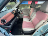 厚みがあって、座り心地のいいソファーのようなシート。運転席も助手席もリラックスしてゆったり座れます。