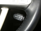 【レーダークルーズコントロール】(全車速追従機能付)付きです。車速に応じて追従支援してくれるので、ロングドライブも快適です。詳細は販売店スタッフまでおたずねください。