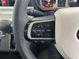 運転中、オーディオの操作をしてて、ハッとしたことはありませんか?ステアリングスイッチは、運転中でもハンドルでオーディオの操作が可能です。安全なドライブをサポートします。
